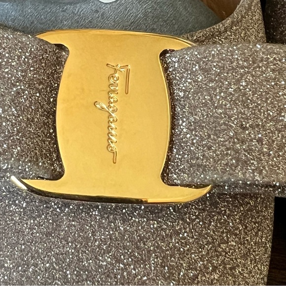 Salvatore Ferragamo Erice Vara Bow Silver Glitter Calf Leather Pumps 10B $895 - Picture 7 of 17